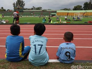 Saat De Bruyne dan Haaland Nonton Persib Latihan