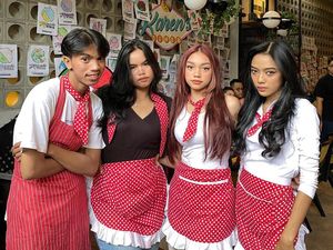 Begini Juteknya Naura Ayu Saat Jadi Pelayan di Karens Diner Begini Juteknya Naura Ayu Saat Jadi Pelayan di Karens Diner