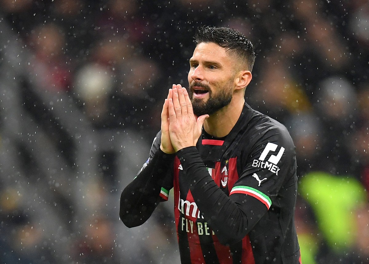 Olivier Giroud masih ingin bertahan di AC Milan. (Foto: REUTERS/DANIELE MASCOLO)