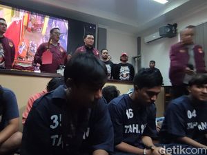 2 Buron Gerombolan Bercelurit Penyerang Warga di Dargo Semarang Ditangkap! 2 Buron Gerombolan Bercelurit Penyerang Warga di Dargo Semarang Ditangkap!