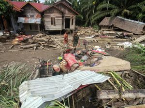 Puing-puing Berserakan Usai Banjir di Aceh Utara Puing-puing Berserakan Usai Banjir di Aceh Utara