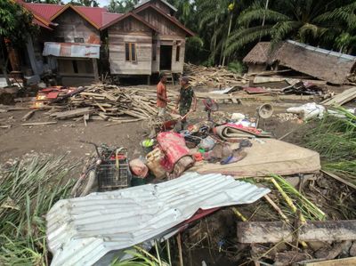 Puing-puing Berserakan Usai Banjir di Aceh Utara