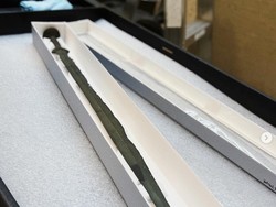 Museum Ini Temukan Pedang Kuno Zaman Perunggu, Berasal dari 3.000 Tahun Lalu