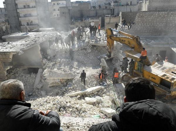 Penampakan Bangunan Runtuh yang Tewaskan Belasan Orang di Suriah