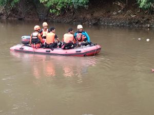 Sudah 2 Hari, Bocah Tenggelam di Kali Ciliwung Jaksel Belum Juga Ditemukan Sudah 2 Hari, Bocah Tenggelam di Kali Ciliwung Jaksel Belum Juga Ditemukan