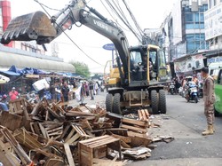 Satpol PP Tertibkan 400 Lapak PKL di Pasar Anyar Bogor