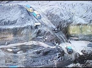 Jalur Alternatif Lumajang-Malang Dibuka Usai Diterjang Banjir Lahar Semeru Jalur Alternatif Lumajang-Malang Dibuka Usai Diterjang Banjir Lahar Semeru