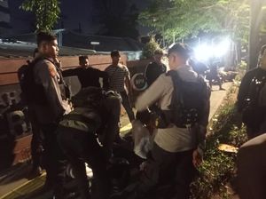 Polisi Ringkus 9 Remaja Bersajam Diduga Hendak Tawuran di Jakbar