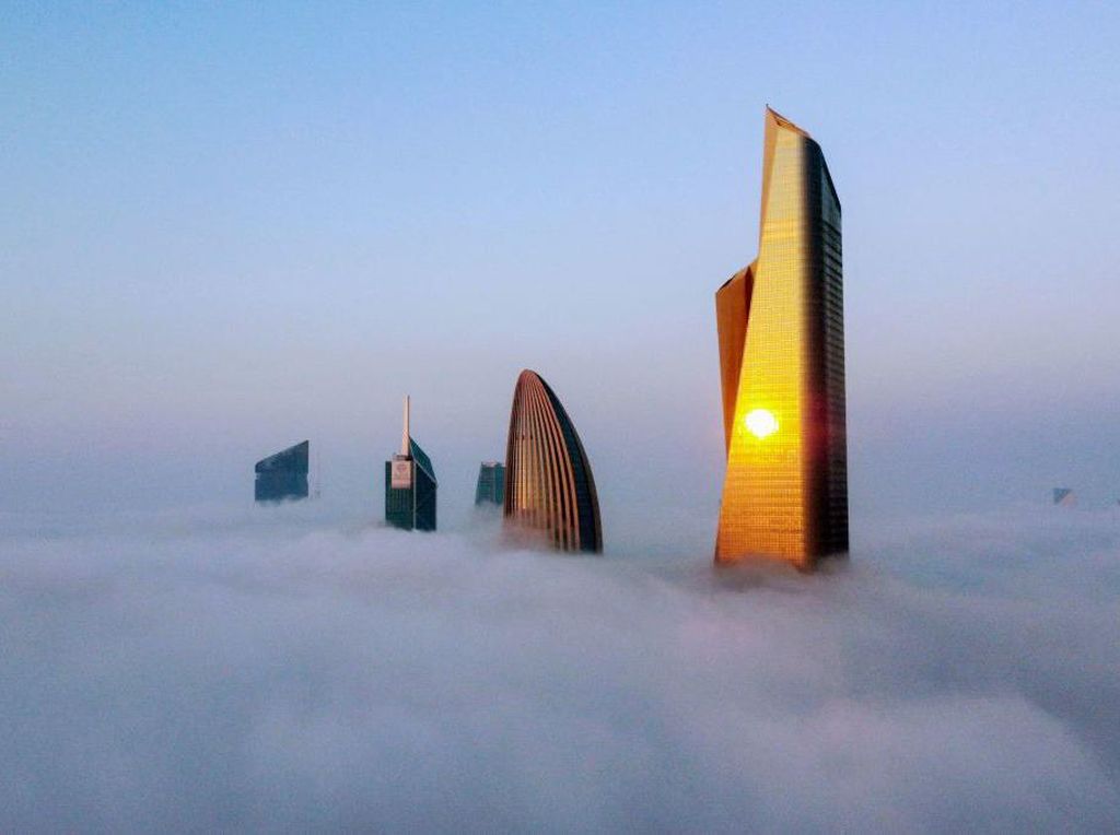 Potret Gedung Tinggi Kuwait Menembus Awan Bak Istana Langit