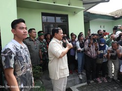 Gibran Unggah Momen Membungkuk di Depan Prabowo: Siap Menunggu Perintah