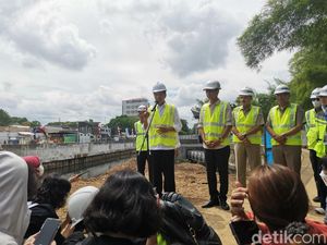Sodetan Ciliwung Mandek 6 Tahun, Jokowi: Rampung April! Sodetan Ciliwung Mandek 6 Tahun, Jokowi: Rampung April!