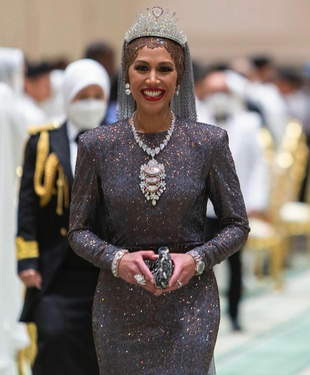 Detail Gaun Pernikahan Putri Azemah Bolkiah