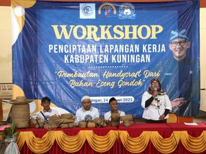 Pendukung Sandiaga Gelar Pelatihan Kerajinan Eceng Gondok di Kuningan Pendukung Sandiaga Gelar Pelatihan Kerajinan Eceng Gondok di Kuningan