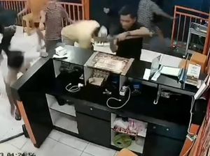 4 Fakta Pengeroyokan Ojol di Tamansari Jakbar Perkara Catcalling 4 Fakta Pengeroyokan Ojol di Tamansari Jakbar Perkara Catcalling
