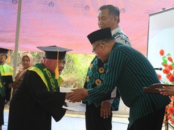 Ada Sekolah Lansia di Brebes, Lulusan Tertua Berusia Nyaris Seabad!