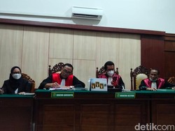 Tukang Becak Ngaku Dipaksa Thoha Kelabui Teller BCA Kuras Rp 320 juta