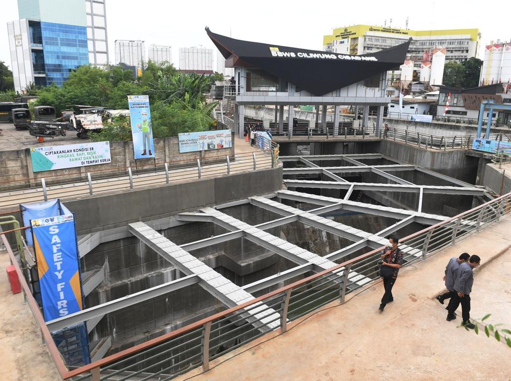 Jejak Sodetan Ciliwung yang Katanya 6 Tahun Nggak Diapa-apain Jejak Sodetan Ciliwung yang Katanya 6 Tahun Nggak Diapa-apain