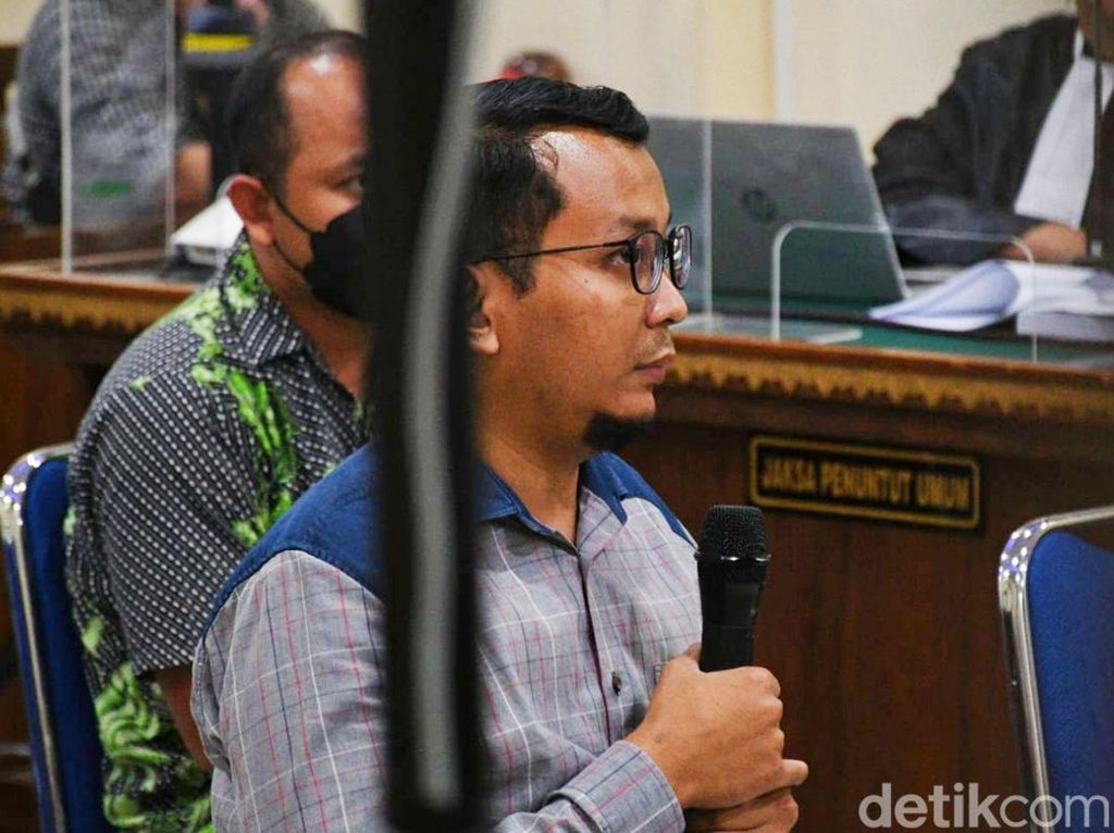 Ketua Senat Unila Perintahkan Hapus Jejak Digital soal Suap Mahasiswa Ketua Senat Unila Perintahkan Hapus Jejak Digital soal Suap Mahasiswa