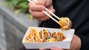 Empuk Gurih! 20 Takoyaki Rp 15 Ribuan Ada di Sini