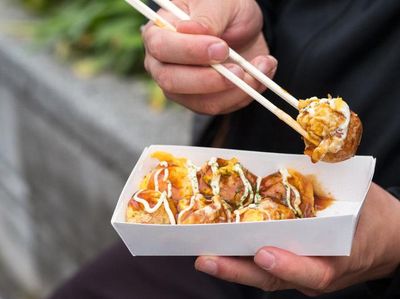 Empuk Gurih! 20 Takoyaki Rp 15 Ribuan Ada di Sini