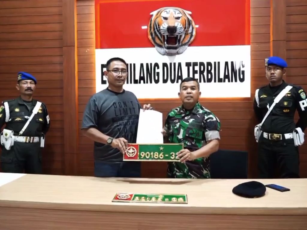 4 Fakta Viral Pelat Dinas Mobil TNI Dicopot Saat Hendak Isi Pertalite 4 Fakta Viral Pelat Dinas Mobil TNI Dicopot Saat Hendak Isi Pertalite