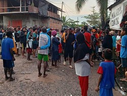 Polisi Kejar Pelaku Arak Wanita Setengah Bugil lalu Dibakar di Sorong