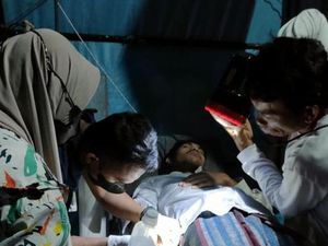 Siti Tertimpa Tembok Rumah Saat Gempa M 4,4 Guncang Cianjur