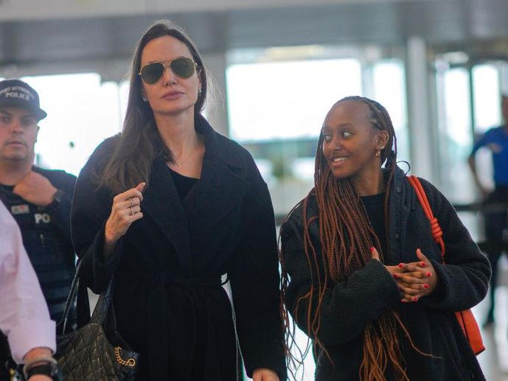 7 Momen Langka Angelina Jolie dan Zahara, Anak yang Diadopsi dari Ethiopia 7 Momen Langka Angelina Jolie dan Zahara, Anak yang Diadopsi dari Ethiopia