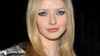 7 Gaya Apple Martin, Anak Gwyneth Paltrow Tampil Perdana di Paris Fashion Week