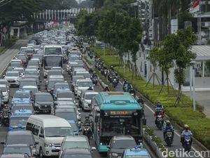 3 Fakta Demo Perangkat Desa Depan DPR Bikin Macet di Mana-mana 3 Fakta Demo Perangkat Desa Depan DPR Bikin Macet di Mana-mana