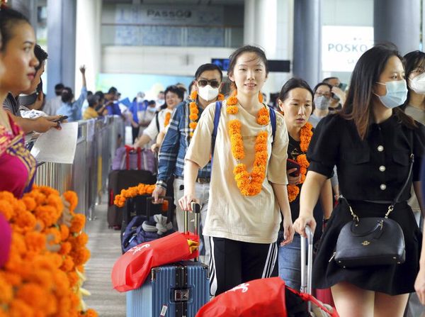 Bali Kembali Sambut Ratusan Pelancong Asal China