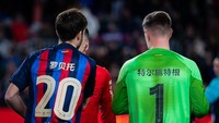 Barcelona juga punya jersey spesial untuk memeriahkan Tahun Baru Imlek 2023. Aksara China tampak menemani nomor punggung para pemainnya. Foto: Dok.FC Barcelona