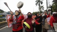 Heboh! PRT Bawa Alat Masak Geruduk Gedung DPR