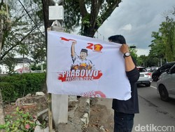 Bendera Prabowo Presiden 2024 Mejeng Jelang Kunjungan Menhan ke Medan