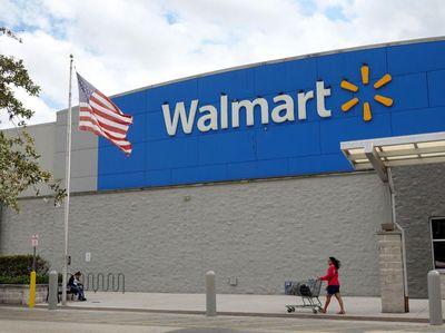 Bulan Maret, Walmart Bakal Naikkan Gaji Karyawan US$ 14-19 Per Jam