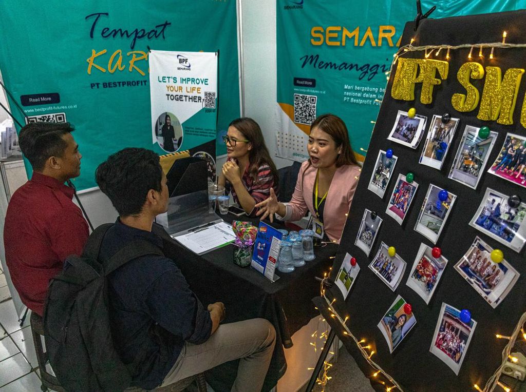 Yuk Merapat, Ada Bursa Kerja di Plaza Simpang Lima Semarang Yuk Merapat, Ada Bursa Kerja di Plaza Simpang Lima Semarang