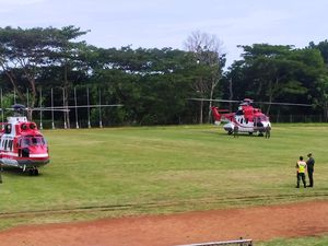 Jelang Kedatangan Jokowi, Helikopter TNI Mendarat di Stadion Pecangakan Jelang Kedatangan Jokowi, Helikopter TNI Mendarat di Stadion Pecangakan