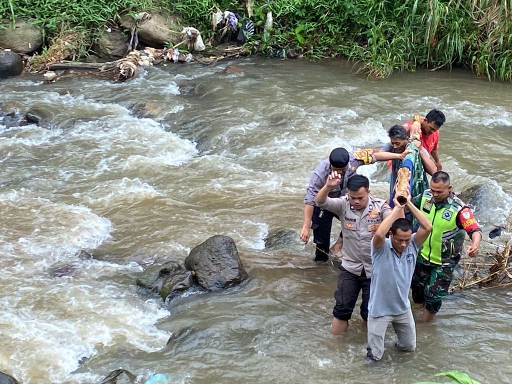 Mayat Perempuan Telanjang Ditemukan di Sungai Sukabumi