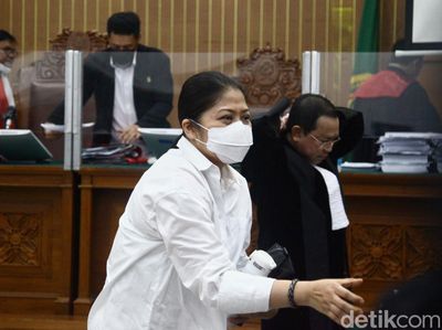 Foto: 5 Jam Putri Candrawathi Curhat lewat Pledoi