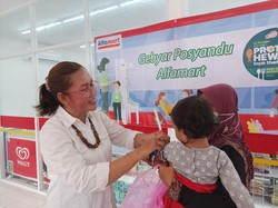 Rayakan Hari Gizi, Alfamart Gelar Gebyar Posyandu di Sejumlah Daerah