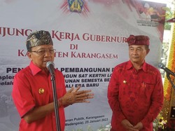 Koster Ajak Warga Bali Minum Arak Pagi dan Malam