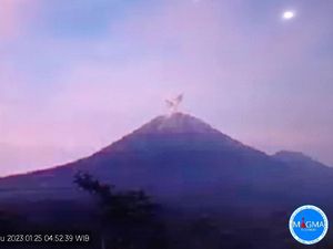 PVMBG Catat Semeru Erupsi Dua Kali Pagi Ini, Ini Detailnya