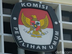 KPU Dompu Pecat Anggota PPS karena Terciduk Ikut Kampanye KPU Dompu Pecat Anggota PPS karena Terciduk Ikut Kampanye