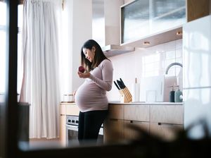 4 Kandungan Skincare yang Sebaiknya Dihindari Ibu Hamil 4 Kandungan Skincare yang Sebaiknya Dihindari Ibu Hamil