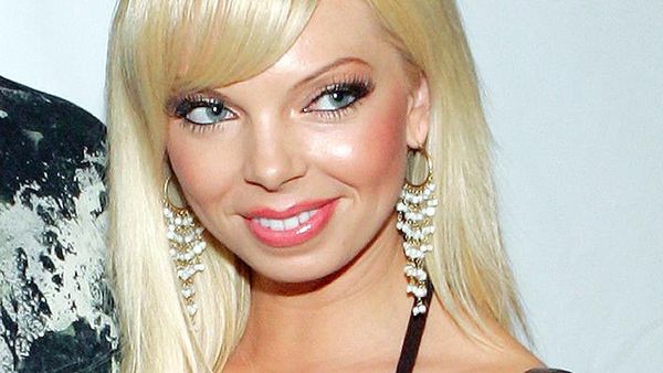 7 Foto Model Playboy yang Tewas, Diidentifikasi Akibat Implan Payudara