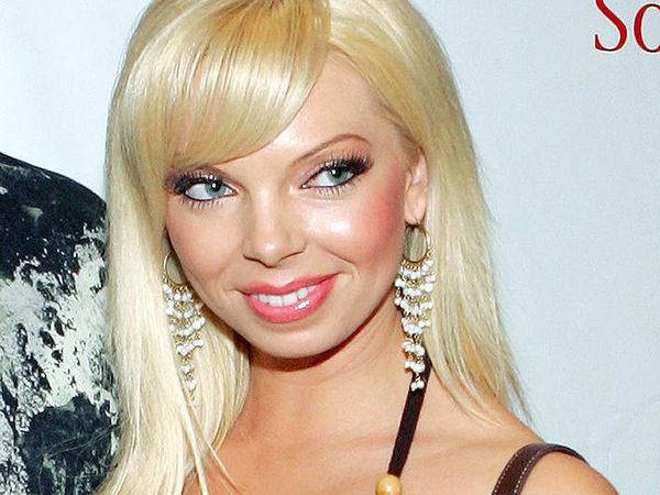 7 Foto Model Playboy yang Tewas, Diidentifikasi Akibat Implan Payudara