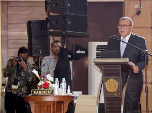 Kala Ketua Fraksi PKB Lulus Cumlaude di Sidang Doktor Unpad Kala Ketua Fraksi PKB Lulus Cumlaude di Sidang Doktor Unpad