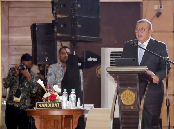 Kala Ketua Fraksi PKB Lulus Cumlaude di Sidang Doktor Unpad