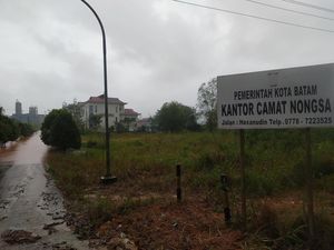 Kantor Camat Nongsa Batam Terendam Banjir, Warga Kesulitan Urus Dokumen