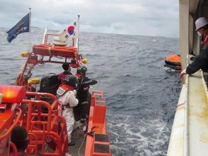 9 WNI Selamat Usai Kapal Pencari Ikan Tenggelam di Korsel, 2 Masih Dicari 9 WNI Selamat Usai Kapal Pencari Ikan Tenggelam di Korsel, 2 Masih Dicari